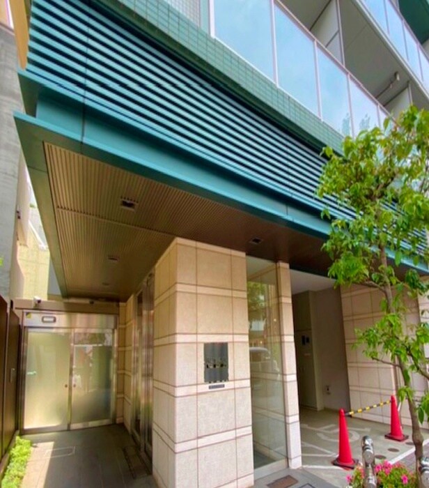 物件外観写真3　(エントランス部分)