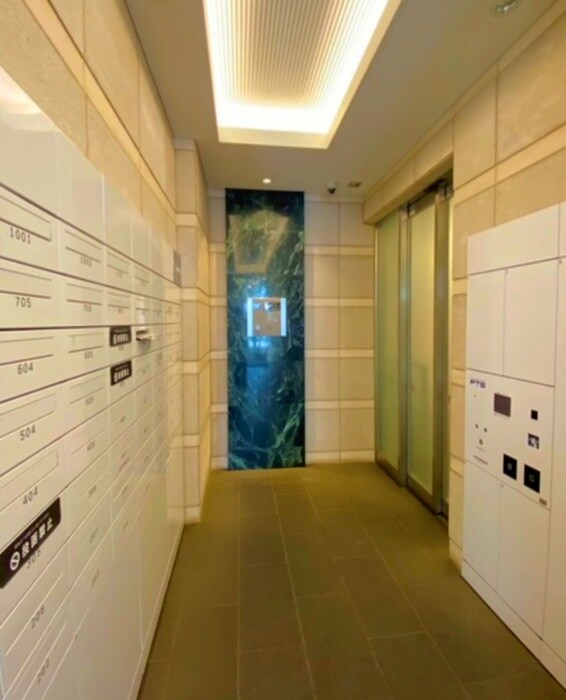 物件外観写真4　(エントランス部分)