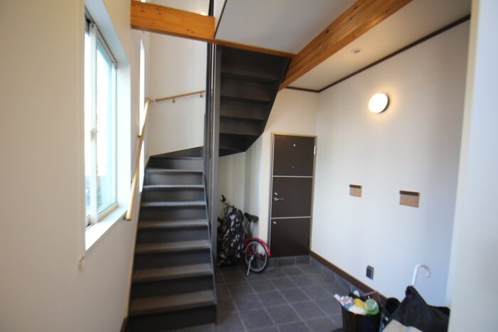 物件外観写真5　(エントランス部分)