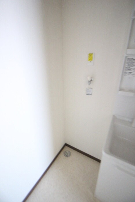 物件内観写真12　(洗濯機置場)