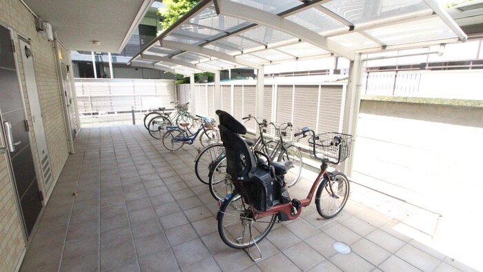 物件外観写真4　(駐輪場)