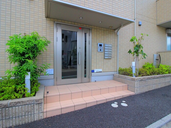 物件外観写真3　(エントランス部分)
