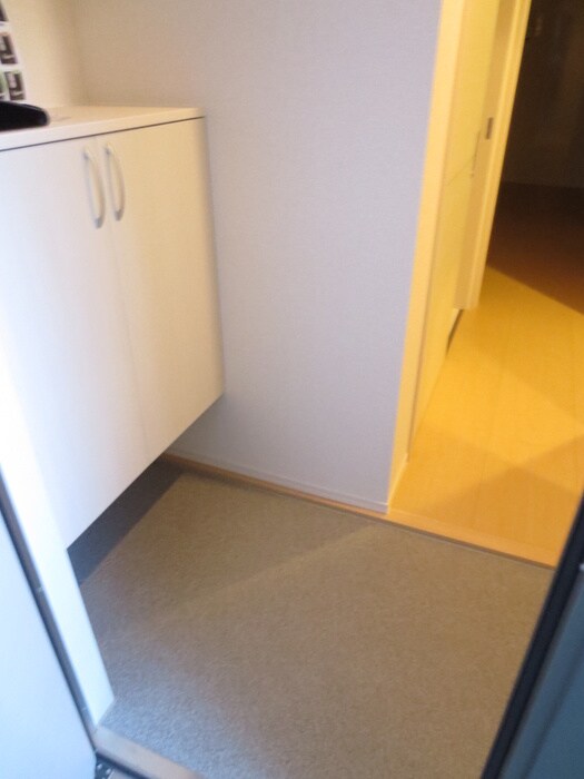 物件内観写真13　(玄関)