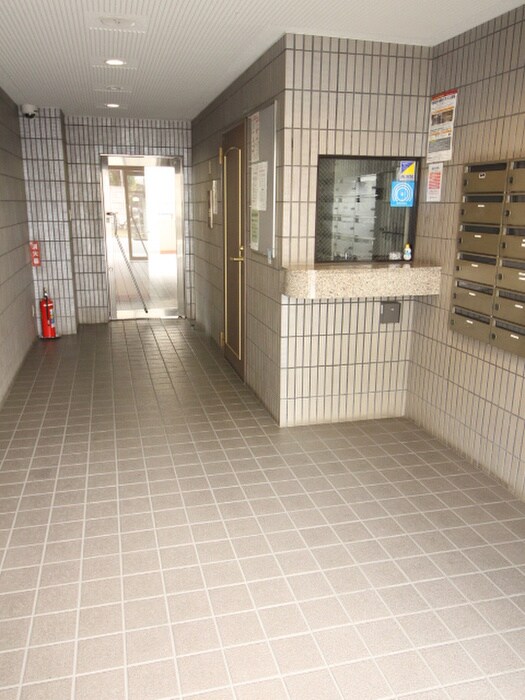 物件外観写真4　(エントランス部分)