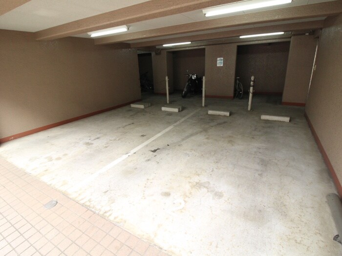 物件外観写真5　(駐車場)