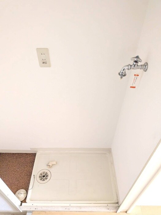 物件内観写真16　(洗濯機置場)