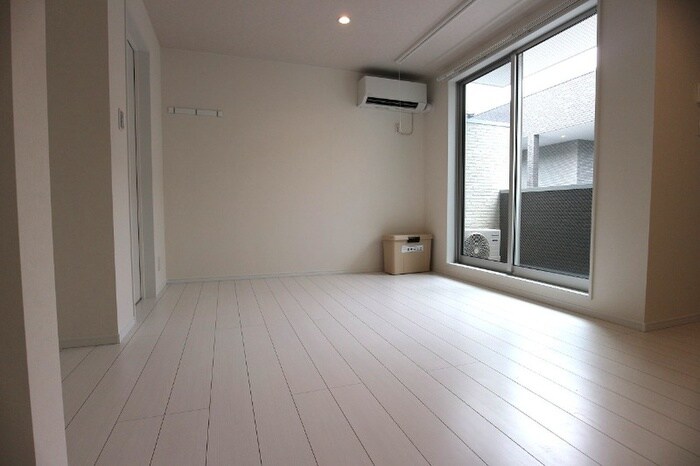 物件内観写真5　(室内からの展望)