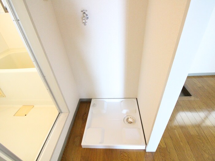 物件内観写真11　(洗濯機置場)