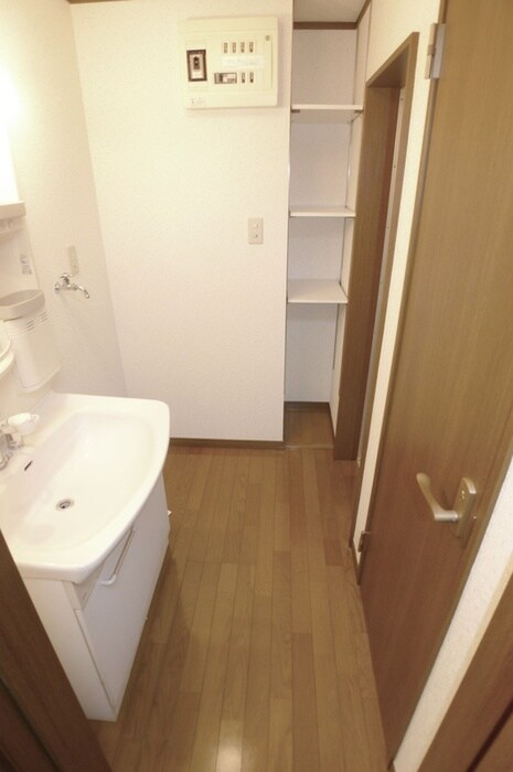 物件内観写真8　(洗濯機置場)