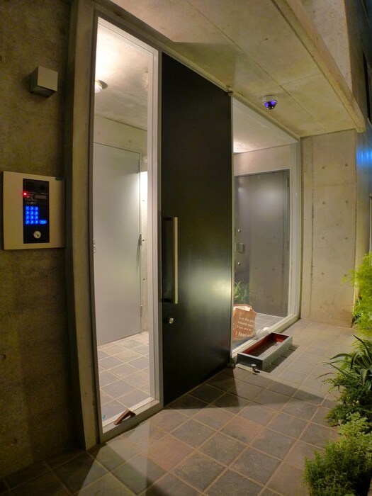 物件外観写真3　(エントランス部分)