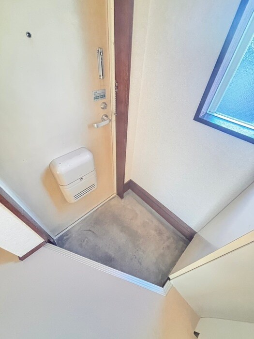 物件内観写真16　(玄関)