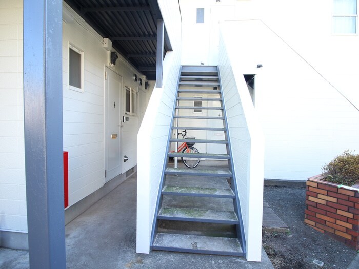 物件外観写真3　(エントランス部分)