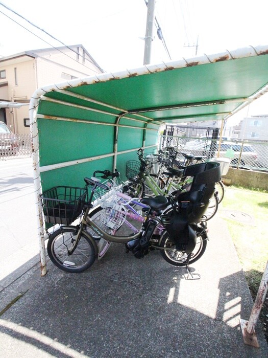 物件外観写真4　(駐輪場)