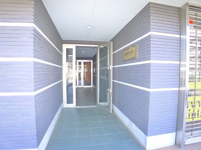 物件外観写真4　(エントランス部分)