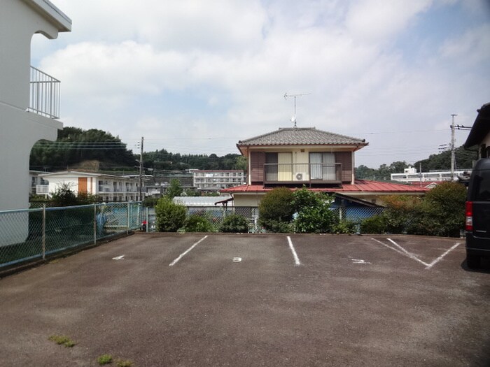 物件外観写真3　(駐車場)