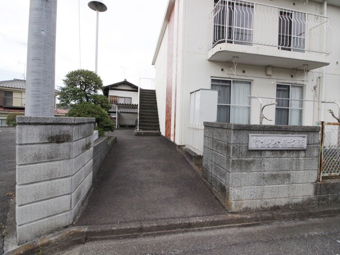 物件外観写真5　(エントランス部分)