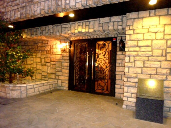 物件外観写真4　(エントランス部分)