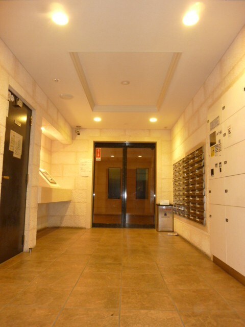 物件外観写真5　(エントランス部分)