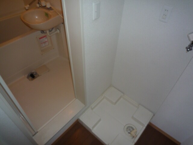 物件内観写真13　(洗濯機置場)