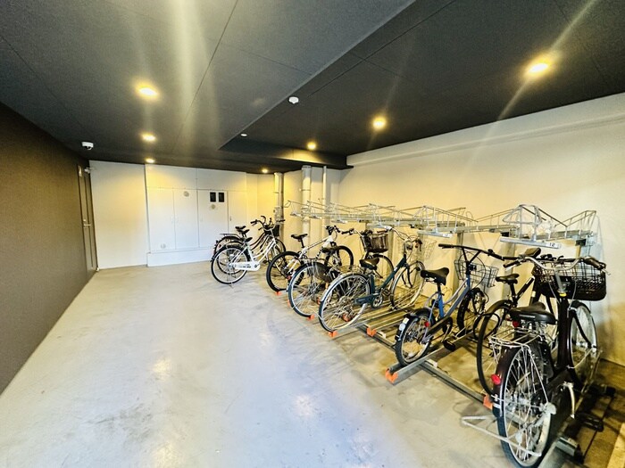 物件外観写真4　(駐輪場)