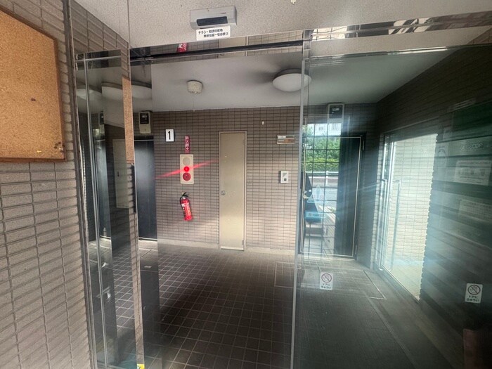 物件外観写真5　(エントランス部分)