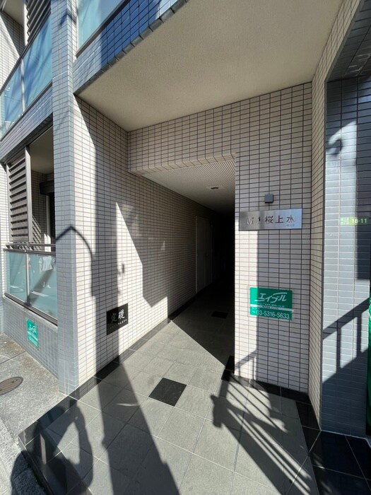 物件外観写真4　(エントランス部分)