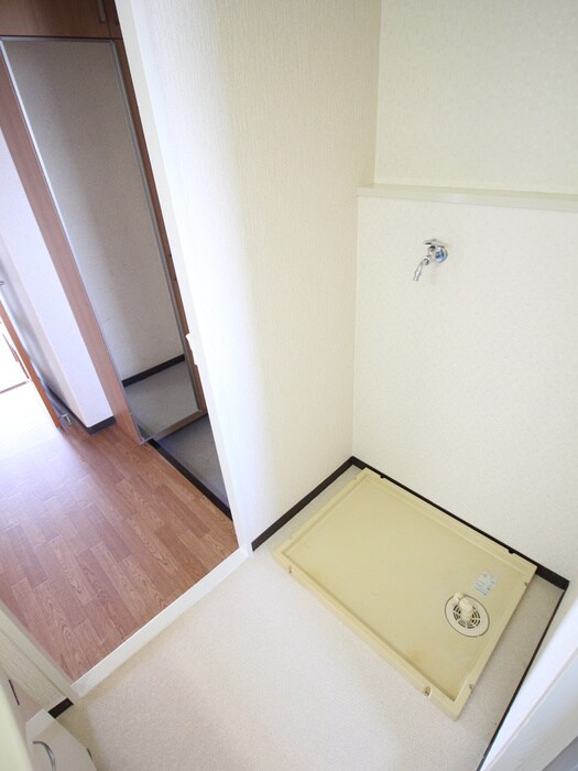 物件内観写真8　(洗濯機置場)