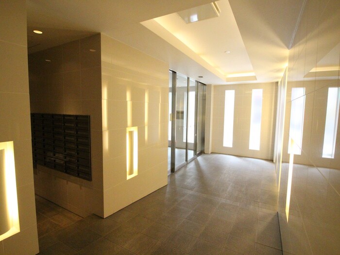 物件外観写真4　(エントランス部分)