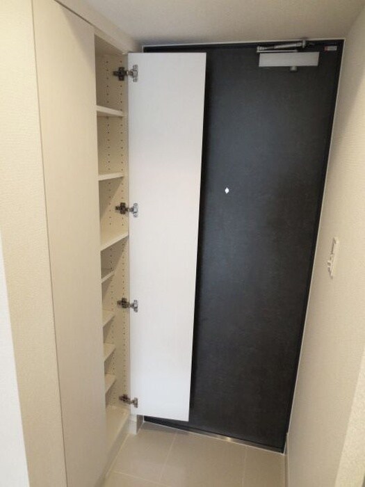 物件内観写真15　(玄関)