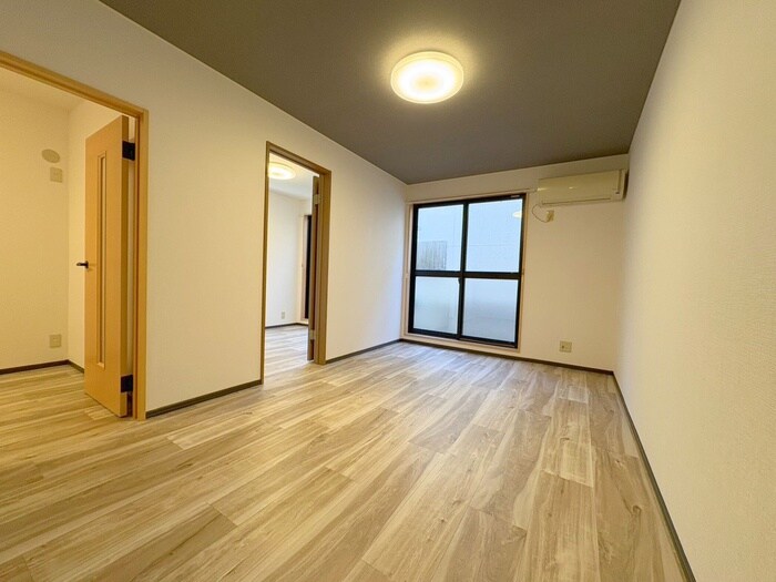 物件内観写真4　(居室)