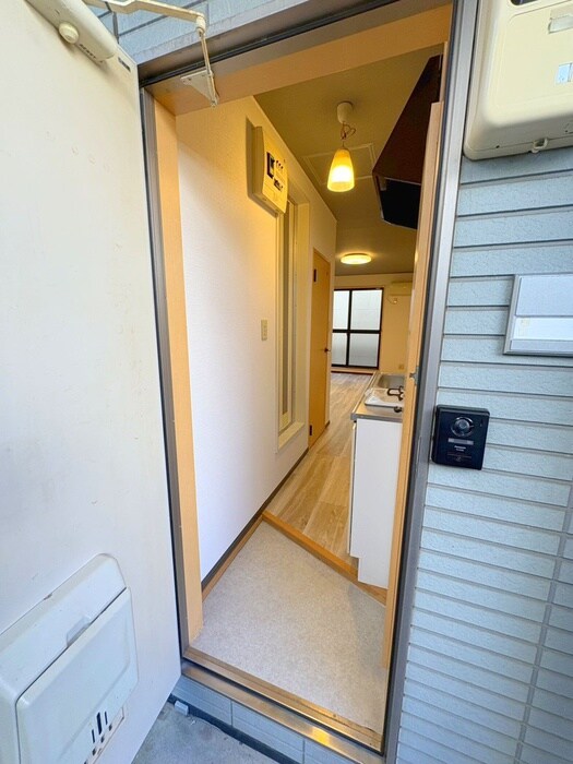 物件内観写真12　(玄関)