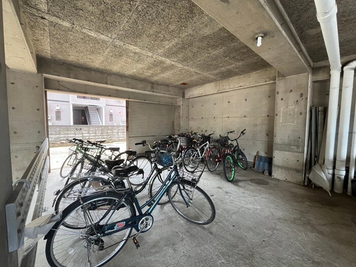 物件外観写真6　(駐輪場)