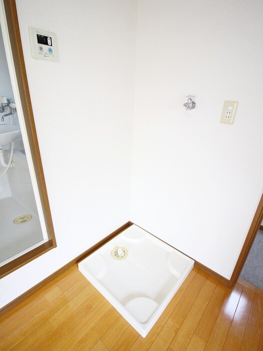 物件内観写真15　(洗濯機置場)