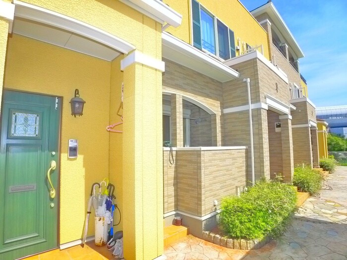 物件外観写真2　(エントランス部分)