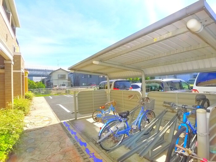 物件外観写真5　(駐輪場)