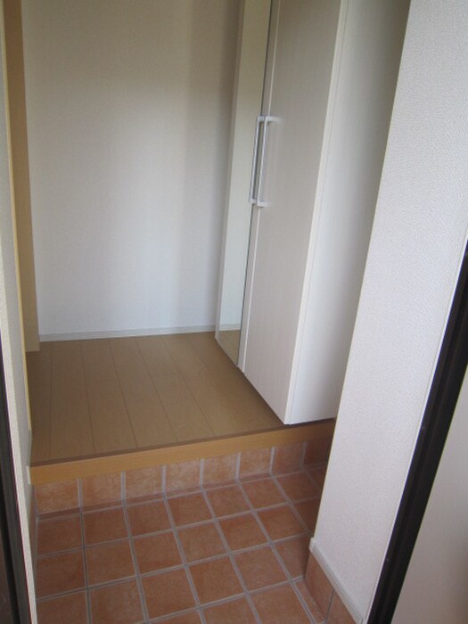 物件内観写真16　(玄関)