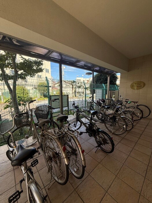 物件外観写真5　(駐輪場)