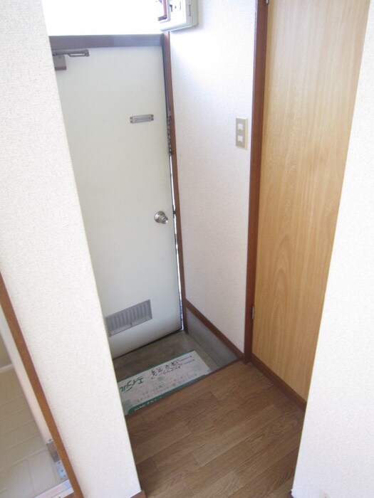 物件内観写真13　(玄関)