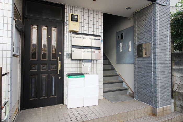 物件外観写真2　(エントランス部分)