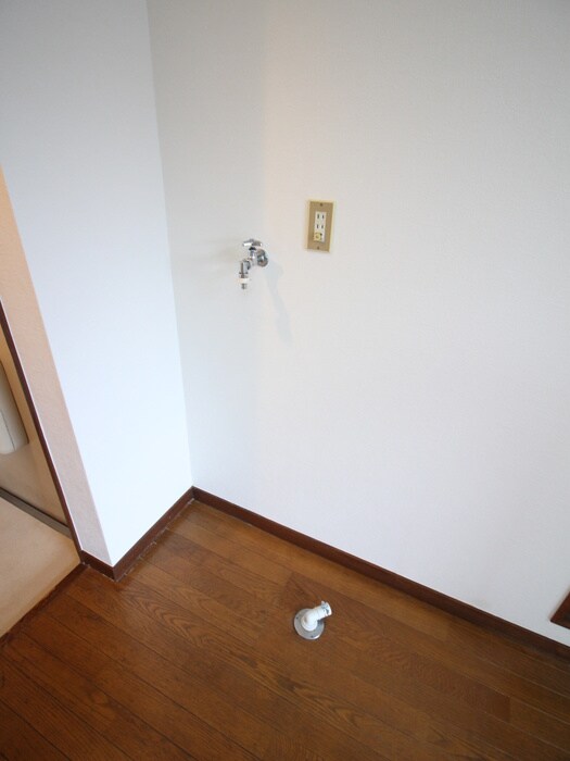 物件内観写真18　(洗濯機置場)