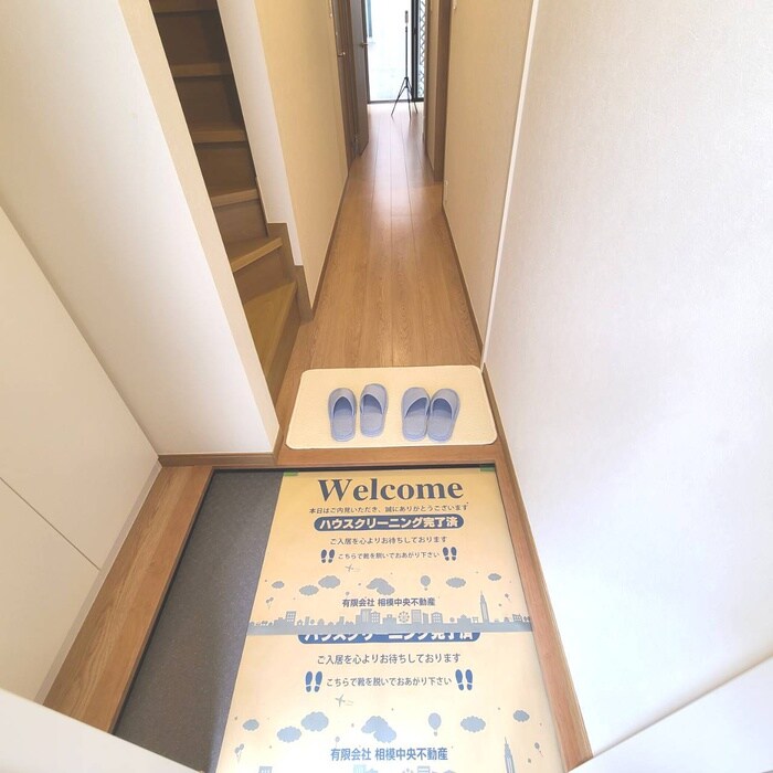 物件内観写真18　(玄関)