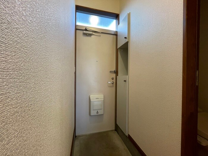 物件内観写真16　(玄関)