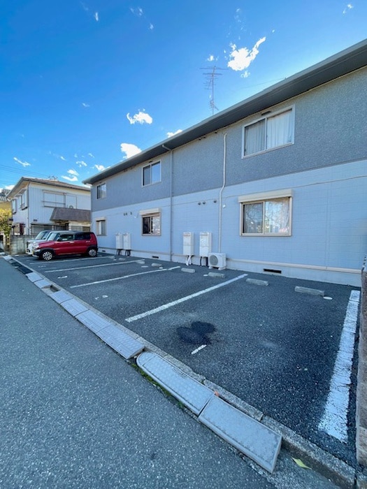 物件外観写真2　(駐車場)