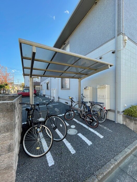 物件外観写真3　(駐輪場)