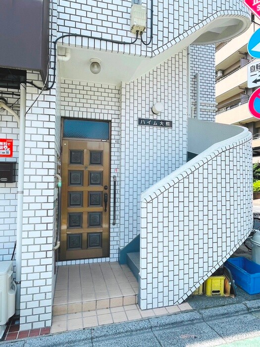 物件外観写真3　(エントランス部分)