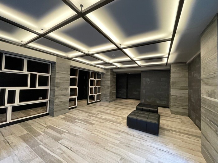 物件外観写真4　(エントランス部分)