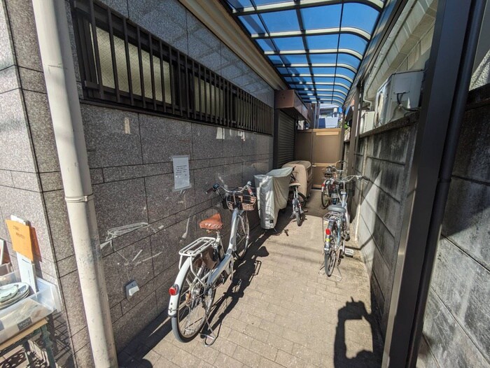 物件外観写真5　(駐輪場)