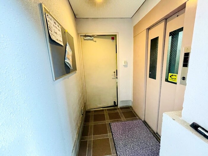 物件外観写真5　(エントランス部分)