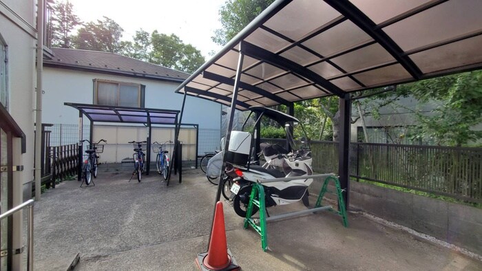 物件外観写真3　(駐車場)