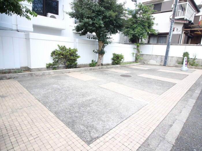 物件外観写真4　(駐車場)